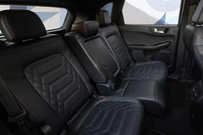 Dù từng được nâng cấp vào 2022, Ford Escape vẫn không được trang bị BlueCruise, mà chỉ có gói hỗ trợ Co-Pilot360 với các tính năng như ga tự động thích ứng, giữ làn, cảnh báo điểm mù.