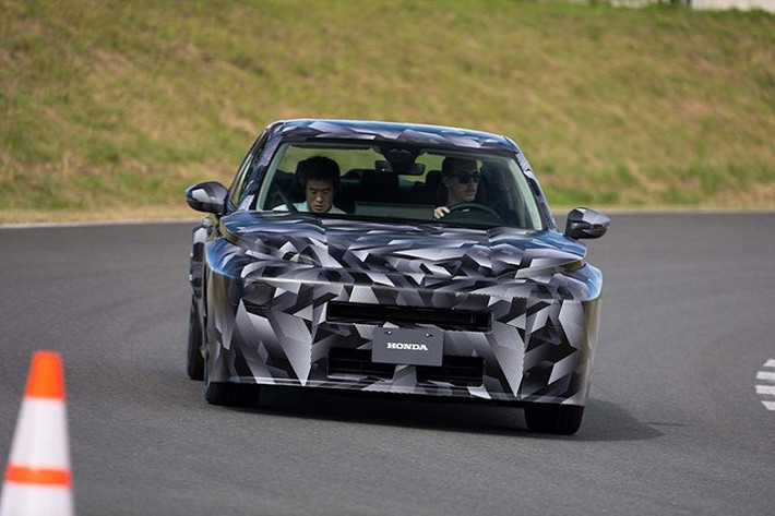 Motion Management System lấy cảm hứng từ robot ASIMO hay hệ thống Agile Handling Assist nay được bổ sung thêm tính năng Pitch Control – giúp kiểm soát lực phanh và ổn định thân xe khi vào cua.