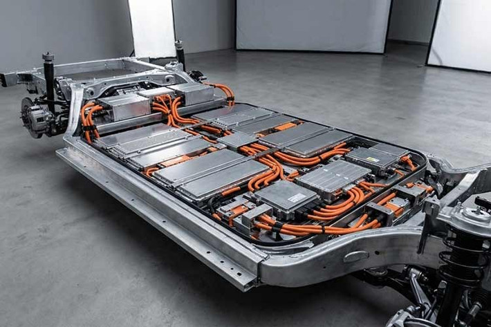 Xe sử dụng nền tảng điện áp cao với công nghệ SiC, cho phép bản Max đạt mức điện áp lên tới 897V, giúp sạc nhanh đáng kể khi có thể bổ sung quãng đường 670 km chỉ trong 15 phút hoặc sạc từ 10–80% pin trong vòng 12 phút.