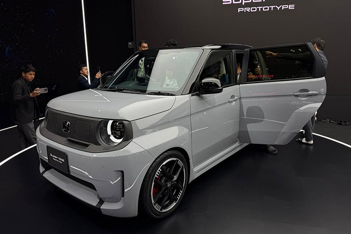 Tại triển lãm Japan Mobility Show 2025, Honda đã chính thức vén màn mẫu xe ý tưởng mới mang tên Super-ONE Prototype – một chiếc k-car chạy điện hoàn toàn, phát triển từ nền tảng dòng N Series, hướng tới phân khúc xe đô thị hiệu suất cao.