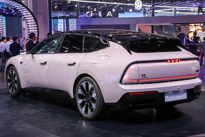 Theo công bố của hãng, khách hàng được hưởng hỗ trợ thuế mua xe trị giá 10.0000 Nhân dân tệ. Bên cạnh đó là giảm tiền mặt 10.000 Nhân dân tệ và trợ giá 10.000 Nhân dân tệ khi đổi xe cũ. Các ưu đãi tài chính bao gồm gói vay 5 năm lãi suất 0% hoặc phương án vay 7 năm lãi suất thấp nếu chỉ nhận hỗ trợ thuế mua xe.