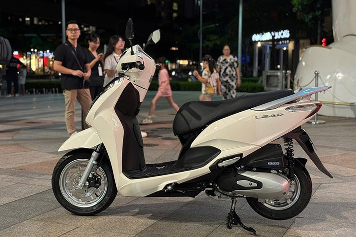 Với sự kết hợp giữa kiểu dáng thanh lịch, động cơ hiện đại và các tiện ích thực tế, Honda Lead 2026 được xem là người bạn đồng hành tin cậy của phụ nữ hiện đại – những người đề cao sự tiện nghi, an toàn và phong cách trong từng hành trình.