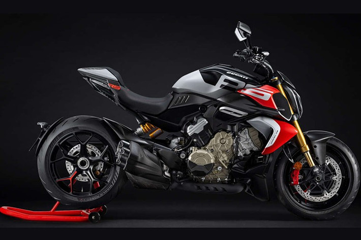 Sức mạnh của Ducati Diavel V4 RS 2026 mới đến từ khối động cơ hiệu suất cao của Ducati mang tên "Desmosedici Stradale V4" với 4 xi-lanh góc đặt 90 độ; lấy cảm hứng từ động cơ đua MotoGP, trang bị trên dòng xe thể thao hiệu suất cao (Panigale V4 và Streetfighter V4).