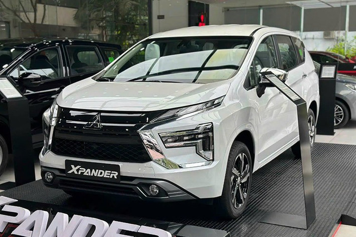 Tính đến cuối tháng 6 - 7/2025, gần như toàn bộ các mẫu MPV phổ thông tại Việt Nam đều đang ưu đãi giảm giá từ 20 đến hơn 60 triệu đồng. Trong đó, Mitsubishi Xpander hiện đang được hỗ trợ 50% lệ phí trước bạ, tương đương mức ưu đãi 28 - 35 triệu đồng. Sau ưu đãi, giá bán thực tế của Xpander chỉ còn từ 532 - 663 triệu đồng, tùy phiên bản.