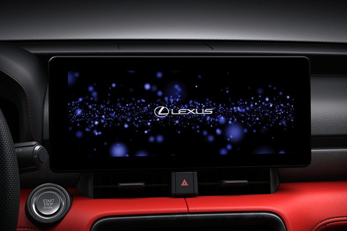 Màn hình giải trí của mẫu xe sedan hạng sang Lexus IS 2026 nay có kích thước 12.3 inch, đi kèm các nút vật lý cho điều hòa – một sự kết hợp giữa hiện đại và tiện dụng.