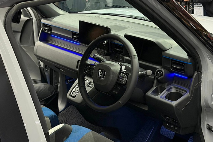 Super-ONE Prototype đã được thử nghiệm vận hành thực tế tại nhiều quốc gia như Nhật Bản, Anh Quốc và một số nước châu Á, nhằm tinh chỉnh khả năng xử lý, độ ổn định và độ êm ái khi di chuyển. Đáng chú ý, mẫu xe cũng từng tham gia biểu diễn leo đồi (hill climb) tại Goodwood Festival of Speed 2025, cho thấy tiềm năng vận hành đầy hứa hẹn.