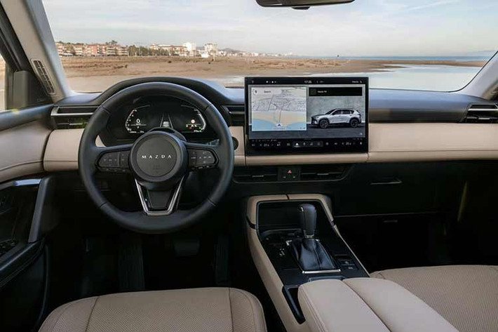 Mazda CX-5 thế hệ thứ ba tiếp tục sử dụng nền tảng hiện tại và động cơ xăng 2.5L quen thuộc. Tuy nhiên, để đáp ứng tiêu chuẩn khí thải, động cơ này sẽ được điều chỉnh giảm công suất từ 140 kW xuống 132 kW và mô-men xoắn từ 252 Nm xuống 242 Nm.