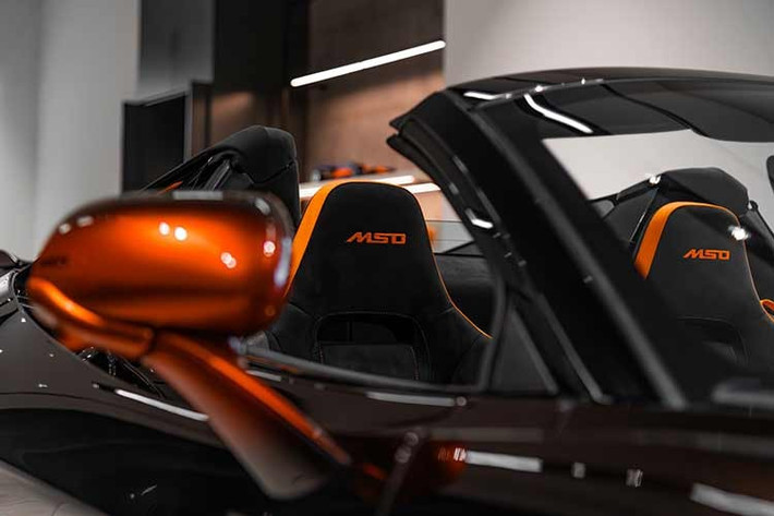 Dưới nắp ca-pô của siêu phẩm McLaren 750S Spider MSO Orange Coriolis độc nhất vô nhị này, sở hữu khối động cơ V8 4.0L tăng áp kép, sản sinh công suất tối đa 750 mã lực.
