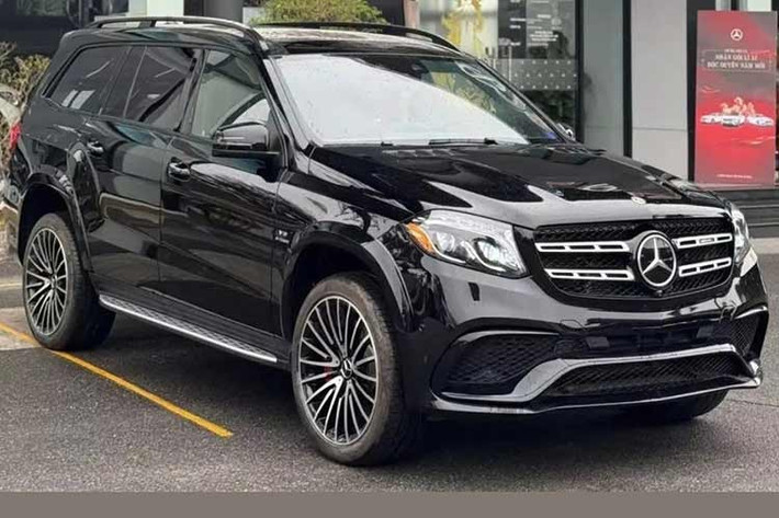 Mức tiêu thụ nhiên liệu trung bình của GLS 63 AMG cũng khá “khiêm tốn”, lên tới 12,3 lít/100 km. Tại thị trường nước ngoài, Mercedes-Benz GLS 63 có giá khởi điểm trên 126.000 USD (khoảng gần 3 tỷ đồng) chưa bao gồm các tùy chọn.