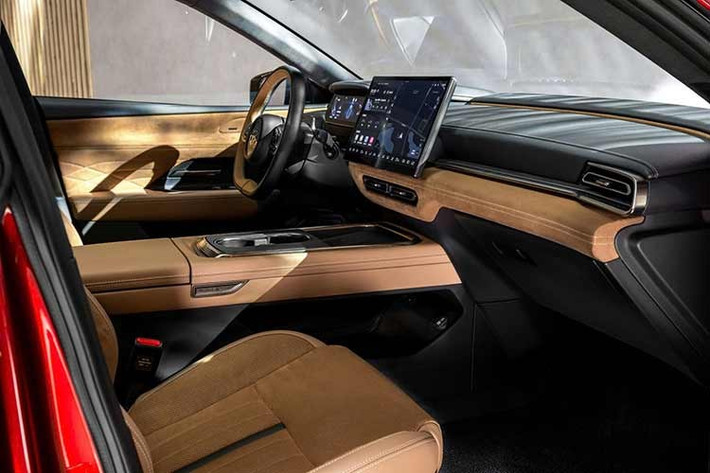 Tuy nhiên, mẫu xe này sử dụng kiểu thân xe liftback 5 cửa và thiết kế có phần thiên về thị hiếu địa phương, khiến nhiều người hâm mộ vẫn mong chờ một phiên bản Mazda6 thuần chất toàn cầu hơn – như bản phác họa vừa được công bố.