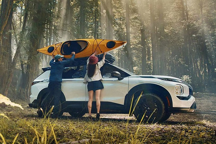 Năm 2025 sẽ là năm cuối cùng Mitsubishi cung cấp Outlander với động cơ đốt trong thuần túy. Bắt đầu từ 2026, mẫu xe sẽ chuyển sang sử dụng động cơ tăng áp 1.5L tích hợp hệ thống hybrid nhẹ hoặc cấu hình plug-in hybrid mới được nâng cấp.