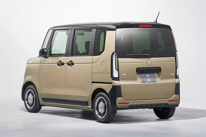 Là xe kei car nên Honda N-Van 2026 sở hữu kích thước nhỏ gọn đặc trưng, bao gồm chiều dài 3.395 mm, chiều rộng 1.475 mm, chiều cao 1.950 mm và chiều dài cơ sở 2.520 mm.