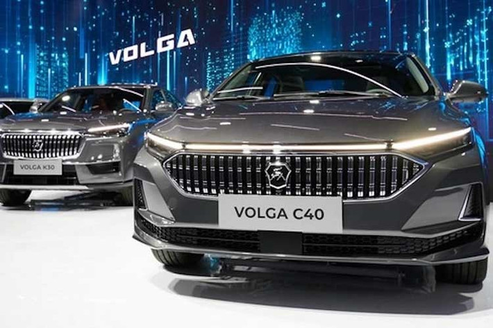 Vào hồi tháng 5/2024, Volga từng giới thiệu 3 mẫu xe mang tên K30, X5 Plus và K40 với thiết kế SUV và sedan. Cả 3 đều dựa trên các mẫu xe Changan đang bán tại Trung Quốc. Kế hoạch khi đó của Volga là sản xuất tại Trung Quốc, sau đó xuất sang Nga để lắp ráp hoàn thiện, với mục tiêu ra mắt thị trường vào cuối năm 2024.