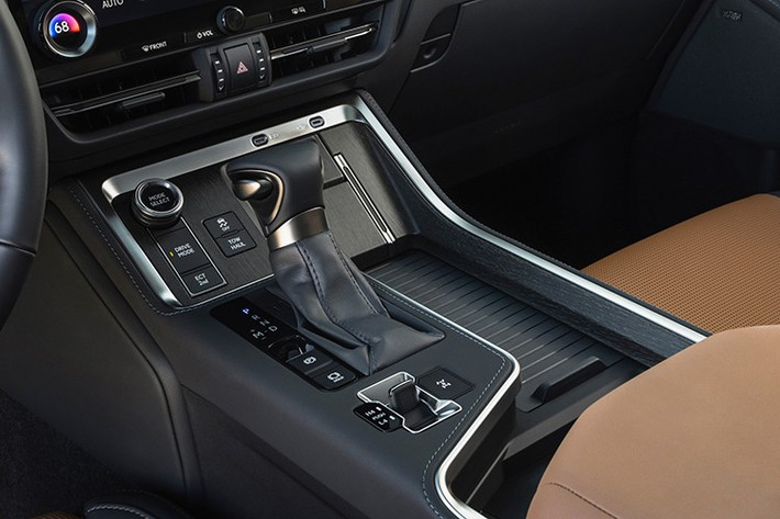 Về an toàn, cả hai phiên bản đều trang bị 7 túi khí (bao gồm túi khí trung tâm) và gói công nghệ hỗ trợ người lái Lexus Safety System+ với các tính năng như phanh khẩn cấp tự động, ga tự động thích ứng, hỗ trợ giữ làn, cảnh báo điểm mù, cảnh báo phương tiện cắt ngang phía sau, nhận diện biển báo giao thông, cảnh báo mở cửa sai cách, kiểm soát bàn đạp và đèn pha tự động.