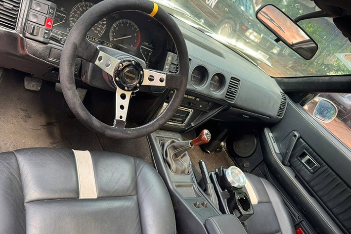 Khung gầm Z31 được giới thiệu lần đầu tiên tại Nhật Bản vào ngày 16 tháng 9 năm 1983, với tên gọi Fairlady Z. Được thiết kế bởi Kazumasu Takagi và nhóm phát triển của ông, Z31 đã cải thiện tính khí động học và tăng công suất so với phiên bản tiền nhiệm, 280ZX.