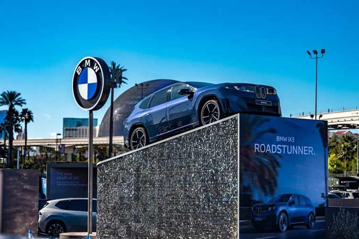 Tại triển lãm Consumer Electronics Show 2026 (CES 2026) đang diễn ra tại Mỹ, BMW Group không chỉ mang đến một mẫu xe điện mới, mà còn trình làng một tầm nhìn hoàn toàn khác về tương lai của ô tô. Nhân vật trung tâm của gian hàng BMW năm nay là BMW iX3 thế hệ mới.