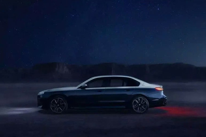 Chiếc xe vừa được giới thiệu tại Vương quốc Ả Rập Xê Út cách đây vài giờ, và công ty mô tả đây là "một trong những sáng tạo độc quyền và thơ mộng nhất dành cho khu vực Trung Đông cho đến nay" .