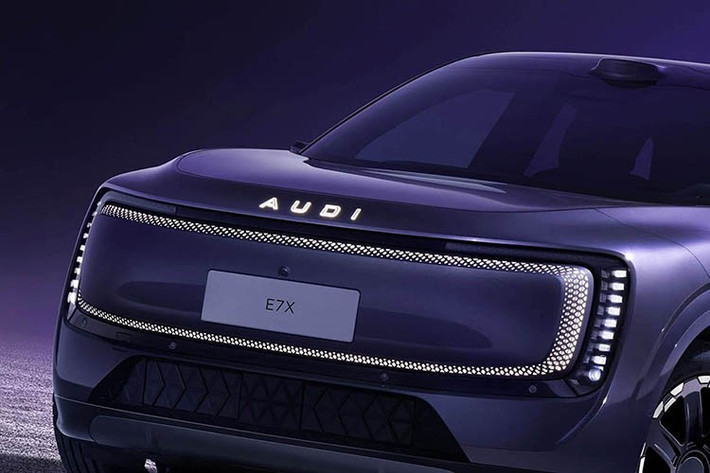 Về cơ bản, E7X là một thiết kế của AUDI, nhưng nó tận dụng hệ sinh thái kỹ thuật số được phát triển bởi đối tác SAIC. Về thiết kế, nó lấy cảm hứng rất nhiều từ dòng E SUV, giống như E5 Sportback đã làm với dòng E mới ra mắt.