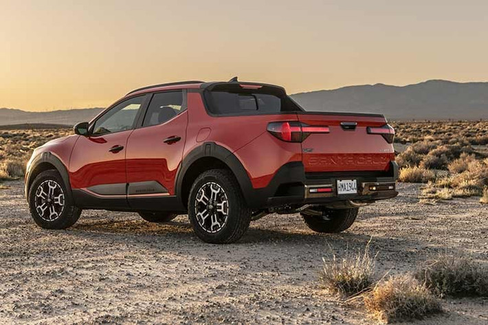 Hãng xe Hyundai hiện đang phát triển một mẫu bán tải hoàn toàn mới sử dụng khung rời (body-on-frame), dự kiến ra mắt vào năm 2029. Mẫu xe mới chưa được đặt tên sẽ hướng đến phân khúc bán tải cỡ trung, cạnh tranh trực tiếp với các mẫu Toyota Tacoma, Chevrolet Colorado và Ford Ranger.