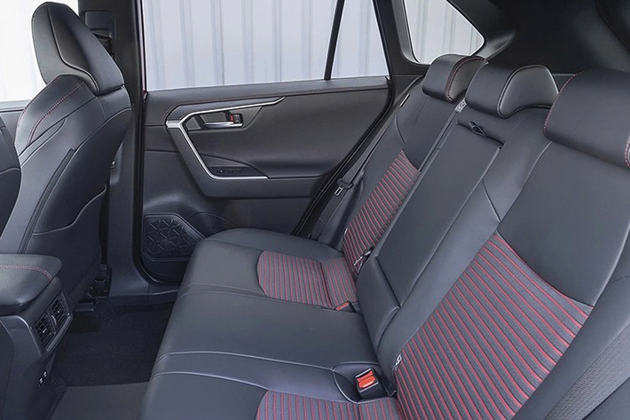 Không có gì bí mật khi Victoris và Across đều sử dụng nền tảng khung gầm Heartect do Suzuki phát triển. Trên thực tế, nền tảng này là xương sống cho toàn bộ các mẫu xe do Suzuki tự phát triển, bao gồm cả Vitara và S-Cross.