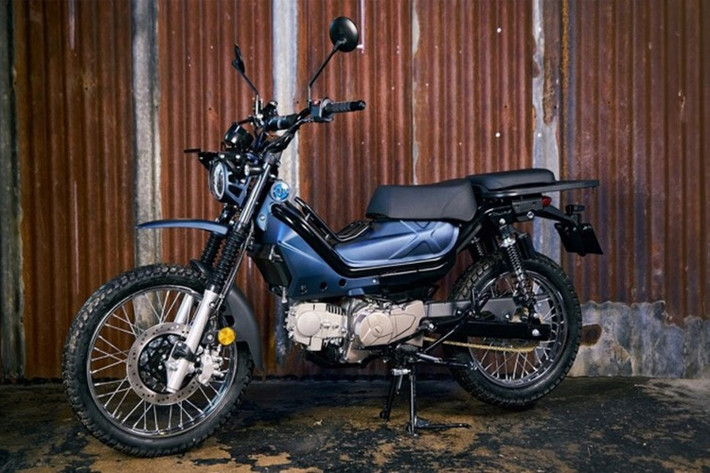 AJS Imber 125 được bán tại Anh với mức giá từ 2.349 bảng Anh (tương đương khoảng 82,6 triệu đồng). Người dùng cũng có thể trang bị thêm các phụ kiện như thùng hành lý, chắn bùn hay lưới cố định hàng hóa, tối ưu hóa trải nghiệm cá nhân.