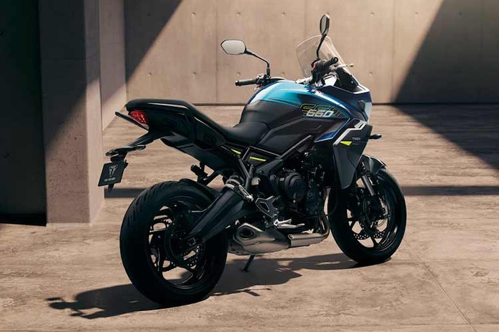 Phuộc trước xe dạng upside-down giữ nguyên, bánh xe và hệ thống phanh không thay đổi.Tiger Sport 660 còn có công nghệ toàn diện hướng đến người lái là trang bị tiêu chuẩn. Hệ thống ga điện tử Ride-by-wire với 3 chế độ lái (Thể thao, Đường trường và Mưa), mỗi chế độ tối ưu hóa mức độ nhạy của ga, hệ thống ABS và thiết lập mức kiểm soát lực kéo cho các điều kiện khác nhau.