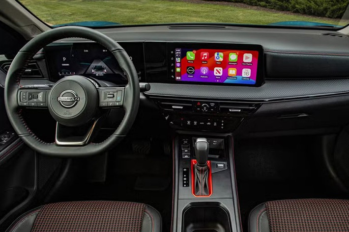 Đối với đời xe 2026, những thay đổi chính nằm ở khoang nội thất. Phiên bản tiêu chuẩn nay được trang bị màn hình giải trí trung tâm 12,3 inch, tích hợp kết nối không dây Apple CarPlay và Android Auto,...