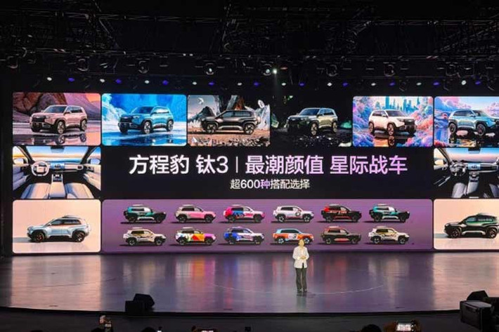 Cả hai bản đều dùng pin BYD Blade Battery 2.0 với công nghệ sạc siêu nhanh. Trong điều kiện nhiệt độ bình thường, xe có thể sạc từ 10% lên 70% trong khoảng 5 phút và từ 10% lên 97% trong khoảng 9 phút. Ngay cả trong môi trường lạnh tới -30°C, thời gian sạc chỉ tăng thêm khoảng 3 phút.