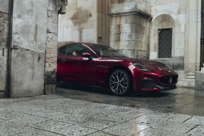 Khả năng tăng tốc của xe từ 0-100 km/h trong 3,5 giây và vận tốc tối đa 320 km/h. Mức giá của Maserati GranTurismo Meccanica Lirica độc bản hiện không được tiết lộ.