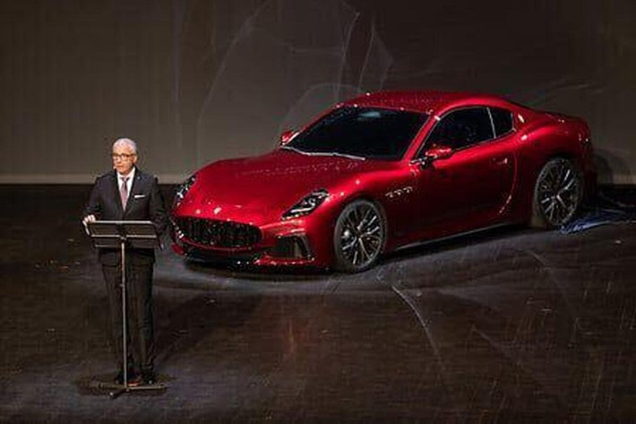 Nhân dịp Maserati đưa GranTurismo và GranCabrio trở lại nhà máy Viale Ciro Menotti - hãng xe thể thao Italy đã ra mắt bộ đôi GranTurismo và GranCabrio Meccanica Lirica One-Off với nhiều tùy chọn riêng.