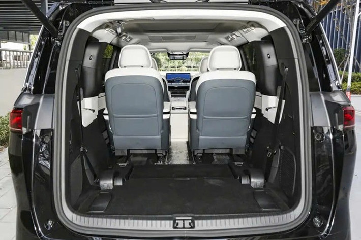 Bản cao cấp nhất sẽ sở hữu hệ thống hỗ trợ lái God’s Eye B với cảm biến LiDAR, hỗ trợ dẫn đường trong phố và tự động đỗ xe nâng cao. Các phiên bản tầm trung dùng công nghệ God’s Eye C, hỗ trợ lái trên cao tốc.