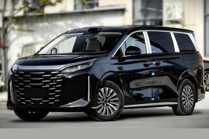 BYD đã chính thức ra mắt mẫu phiên bản mới của dòng MPV cỡ lớn M9 hay còn được gọi là Xia tại thị trường Trung Quốc. Xe sở hữu giá bán từ 206.800 - 269.800 Nhân dân tệ (khoảng 724 - 944 triệu đồng). Xe đã được nâng cấp với pin dung lượng lớn hơn, mức tiêu thụ nhiên liệu tốt hơn và hệ thống hỗ trợ lái hiện đại hơn.