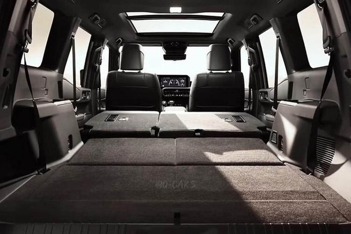 Thứ tư là rào cản về giá bán và áp lực cạnh tranh. Hiện phiên bản cao cấp nhất của Fortuner đã tiệm cận mốc giá khá cao tại nhiều thị trường. Nếu tăng giá thêm, mẫu xe này có thể va chạm trực tiếp với các SUV hạng sang hoặc thậm chí những phiên bản Land Cruiser.