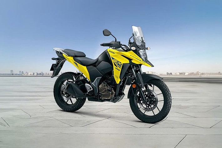 Suzuki V-Strom SX 250 là mẫu xe đa dụng rất được ưa chuộng tại thị trường Ấn Độ. Với phiên bản 2025 này, xe không thay đổi về nền tảng kỹ thuật, nhưng được làm mới về diện mạo với bốn tùy chọn màu sắc mới cùng bộ tem thiết kế lại, mang đến hình ảnh hiện đại, cá tính và đậm chất khám phá hơn.