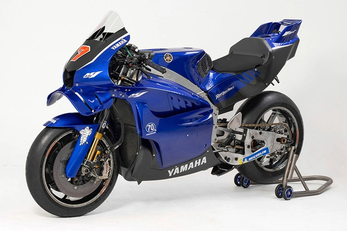 Yamaha Racing chính thức ra mắt phiên bản thử nghiệm của Yamaha YZR-M1 động cơ V4 mới, tại chặng đua San Marino GP 2025. Mẫu xe này có thể thi đấu từ mùa giải MotoGP 2026 - 2027. Sau chức vô địch gần nhất của Jorge Lorenzo (năm 2015) và Fabio Quartararo (năm 2021).