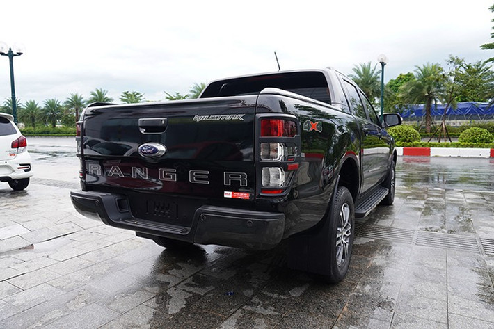 Thế mạnh của Ford Ranger chính là ngoại hình cơ bắp, nam tính. Trang bị tốt. Động cơ vận hành mạnh mẽ. Độ phủ sóng cao nên khách mua Ford Ranger dễ tìm, dễ mua và dễ bán lại. Giá xe Ford Ranger cũ đời 2018 - 2022 dao động từ 390 triệu đồng - 999 triệu đồng.