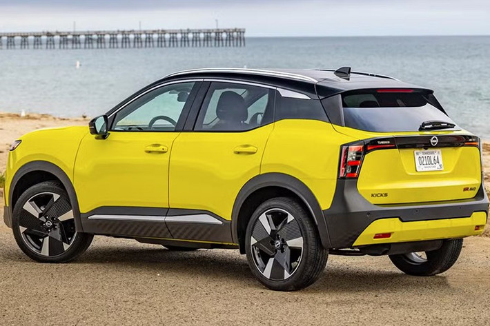 Xe sử dụng động cơ 2.0L 4 xi-lanh, cho công suất 141 mã lực và mô-men xoắn 190 Nm. Kết hợp với hộp số vô cấp Xtronic CVT và tùy chọn hệ dẫn động bốn bánh toàn thời gian AWD. Xe có mức tiêu thụ nhiên liệu khá tiết kiệm: 8,4 lít/100km trong đô thị, 6,7 lít/100km đường cao tốc và 7,6 lít/100km đường hỗn hợp.