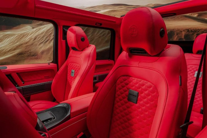 Sức mạnh của hai mẫu xe đến từ động cơ V8 tăng áp kép 4.0L, được Brabus tinh chỉnh để đạt 789 mã lực và mô-men xoắn 1.000 Nm. Sức mạnh truyền qua hộp số tự động 9 cấp kết hợp hệ dẫn động bốn bánh.