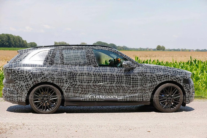 Phiên bản chạy điện hoàn toàn G95 cũng sẽ có nhiều phiên bản cấu hình khác nhau, phục vụ cho các phân khúc thấp hơn. X5 EV thế hệ mới dự kiến sẽ được trang bị công nghệ tiên tiến hơn iX.