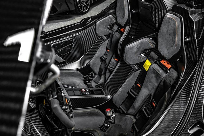 Trước những thay đổi này, KTM đang cho thấy định hướng rõ ràng hơn trong giai đoạn hậu tái cấu trúc. RideApart đã liên hệ với KTM để xác nhận thêm thông tin về tương lai của X-Bow, nhưng hiện hãng chưa đưa ra phản hồi chính thức.