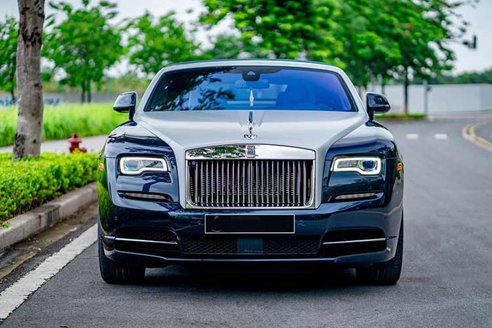 Sau khi "khai tử" Dawn, hiện dòng sản phẩm Rolls-Royce hoàn toàn không có một mẫu mui trần nào. Hiện chưa rõ hãng có ý định tung ra một hậu duệ chạy điện cho Dawn, dựa trên nền tảng kỹ thuật của Spectre hay không.