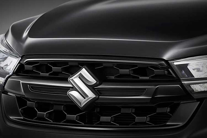 Suzuki XL7 Hybrid Black Edition 2026 tại thị trường Thái Lan được trang bị động cơ xăng 1.5L mã K15B kết hợp với hệ thống Mild Hybrid ISG (Integrated Starter Generator) và pin lithium-ion 10Ah 12V.