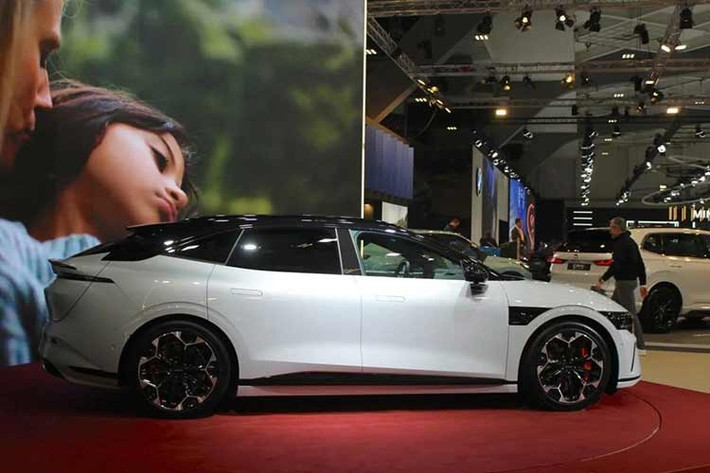 Hiện tại, Zeekr chưa có kế hoạch đưa mẫu xe này hay bất kỳ mẫu xe nào khác của hãng sang thị trường Hoa Kỳ. Zeekr tuyên bố họ thiết kế 7GT dành cho những người muốn chiếc xe của mình thực sự kết nối và nhạy bén, và hứa hẹn rằng toàn bộ mẫu xe được xây dựng xoay quanh người lái.