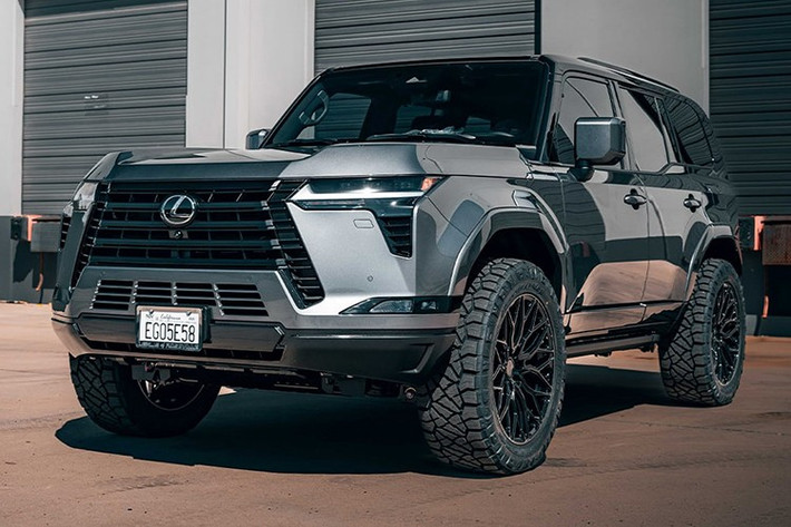 Mới đây, hãng độ Westcott Designs tại Arizona đã thực hiện gói nâng cấp Lexus GX 550 với bộ mâm mới, lốp lớn hơn. Trước đó, tại triển lãm SEMA, Westcott từng thực hiện bản độ dành cho Toyota.
