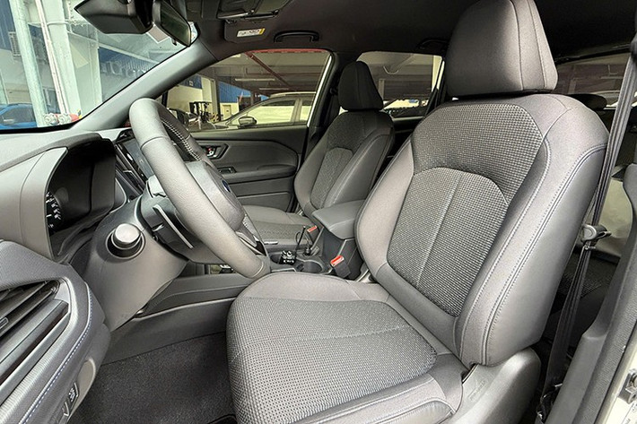 Khả năng tăng tốc và hiệu suất được cải thiện: Hộp số Lineartronic TR58 thế hệ mới với 8 cấp số giả lập giúp tăng tốc mượt mà hơn, tiết kiệm nhiên liệu hơn, mang lại trải nghiệm lái vượt trội. Cảm giác lái năng động và thể thao hơn: Hệ thống lái trợ lực điện bánh răng kép mới cho phản hồi nhanh nhạy hơn, mang đến cảm giác thể thao và dễ kiểm soát hơn.