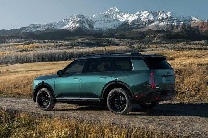 Telluride Hybrid thế hệ mới sở hữu hệ truyền động kết hợp giữa động cơ tăng áp 2.5L 4 xi-lanh và mô-tơ điện, cho tổng công suất 329 mã lực, mô-men xoắn 459 Nm. Mức tiêu thụ nhiên liệu công bố đạt tối đa 35 mpg đường hỗn hợp.