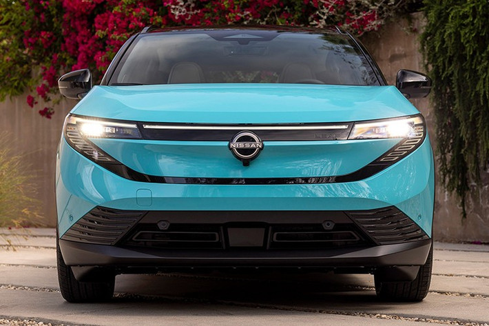 Ở thế hệ mới, sedan điện Nissan Leaf 2026 đã bước chân vào phân khúc SUV điện với chiều dài 4.404 mm. Xe sở hữu ngoại hình khí động lực học hơn so với kiểu dáng hatchback cũ.