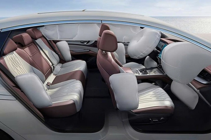 Xe sử dụng động cơ điện TZ200XYAT do BYD sản xuất tại Nam Kinh, công suất lên đến 240kW. Năng lượng được lưu trữ trong pin lithium sắt phosphate do Công ty TNHH Pin Zhengzhou Fudi cung cấp. Hồ sơ đăng ký không cung cấp dung lượng pin hoặc phạm vi lái xe ước tính.