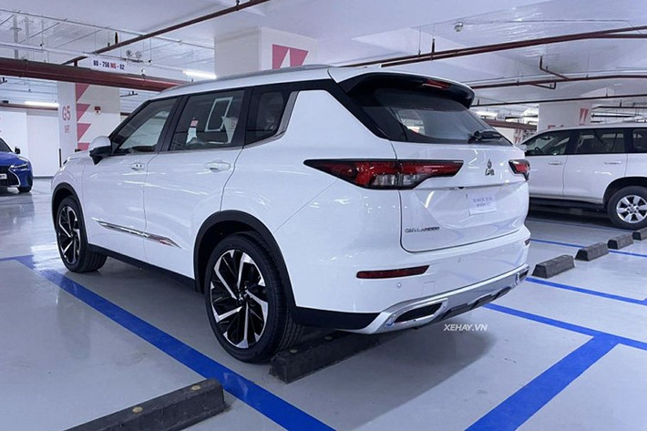 Trục cơ sở của xe ở mức 2.704 mm, dài hơn so với đối thủ Honda CR-V và Mazda CX-5 nhưng vẫn kém các mẫu có thế mạnh về không gian như Ford Territory, Hyundai Tucson hay Kia Sportage.