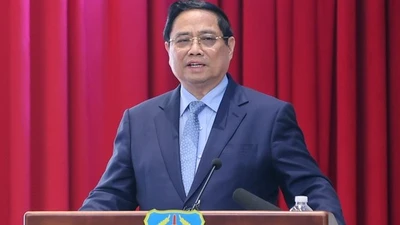 Chuyển từ 'quản lý bằng pháp luật' sang 'kiến tạo thể chế phát triển'